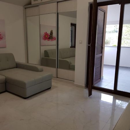 Relax Zone III Apartamento Malinska Exterior foto